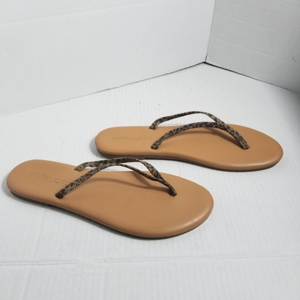 CYNTHIA ROWLEY LEOPARD CORA FLIP FLOP SANDALS EACH SANDAL IS DIFFERENT SIZE 9/10